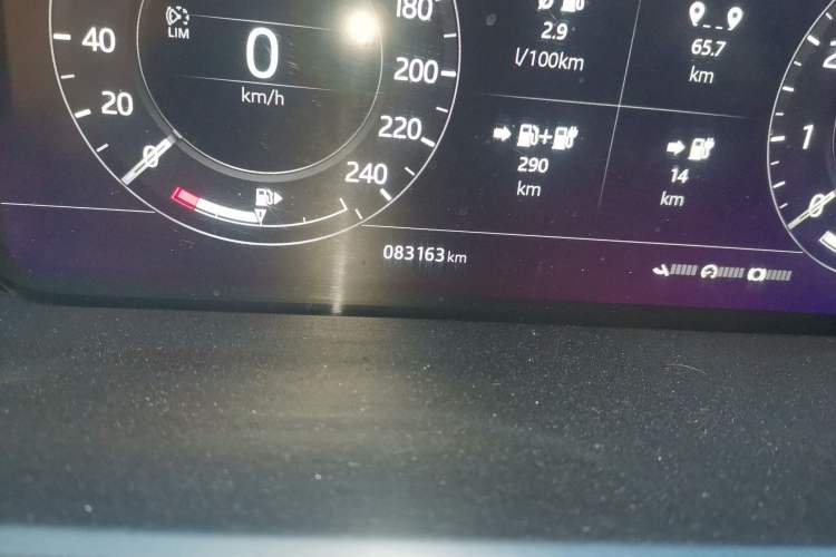 Used Land Rover Range SportNew Energy 2018 P400e Odometer Close Up