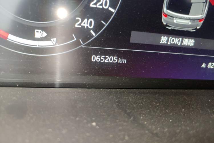 Used Land Rover Range SportNew Energy 2018 P400e Odometer Close Up