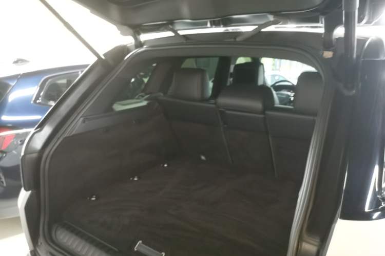 Used Land Rover Range SportNew Energy 2018 P400e Trunk