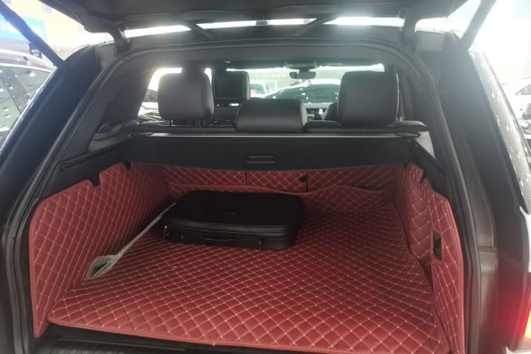 Used Land Rover Range SportNew Energy 2018 P400e Trunk