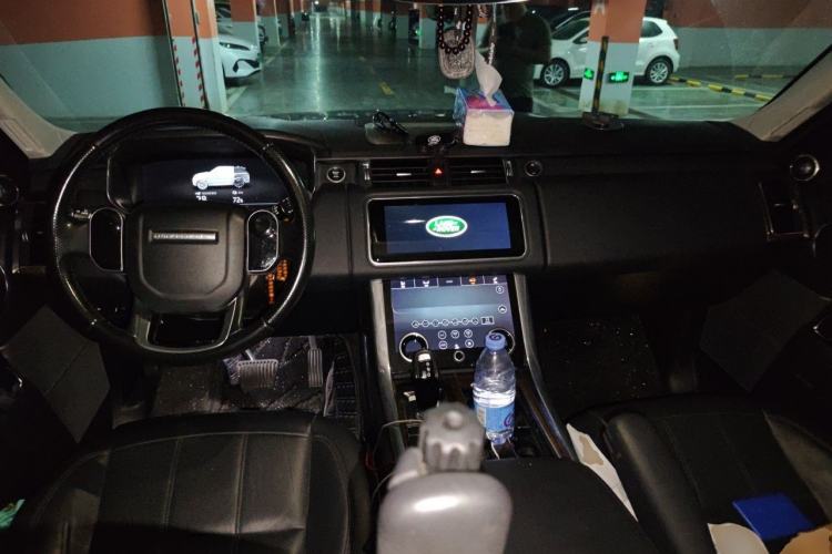 Used Land Rover Range SportNew Energy 2019 P400e HSE Center Console