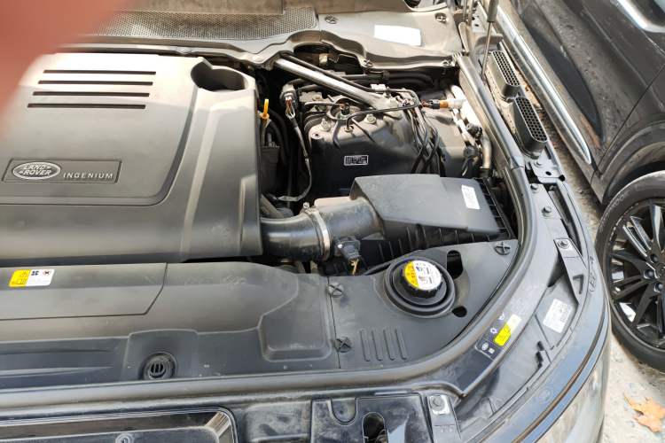 Used Land Rover Range SportNew Energy 2019 P400e HSE Engine Bay Left