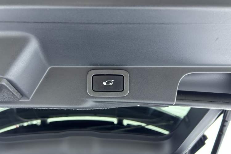 Used Land Rover Range SportNew Energy 2019 P400e HSE Interior 11