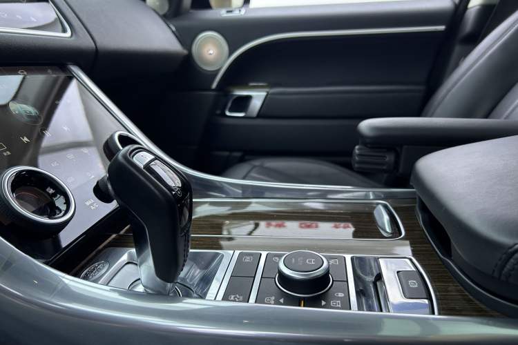 Used Land Rover Range SportNew Energy 2019 P400e HSE Interior 3