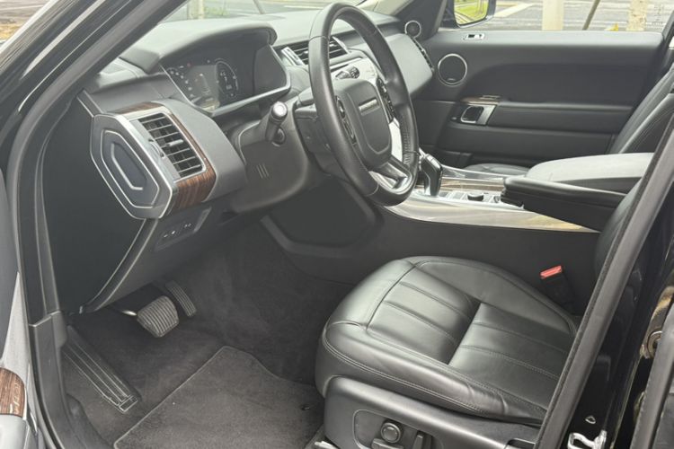 Used Land Rover Range SportNew Energy 2019 P400e HSE Interior 5