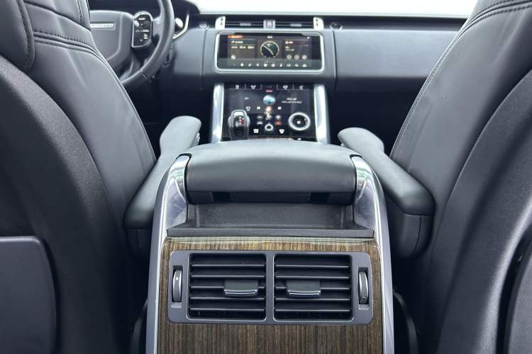 Used Land Rover Range SportNew Energy 2019 P400e HSE Interior 8