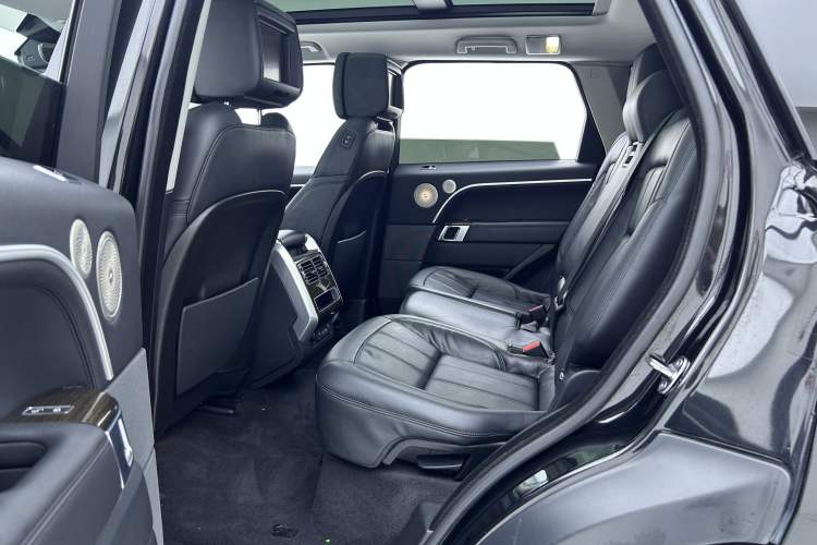 Used Land Rover Range SportNew Energy 2019 P400e HSE Interior 9