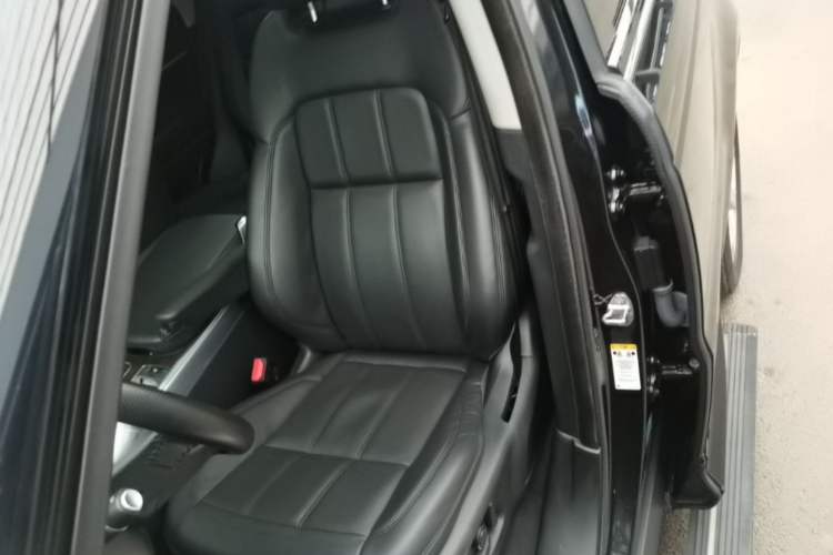 Used Land Rover Range SportNew Energy 2019 P400e HSE Left Front Seat