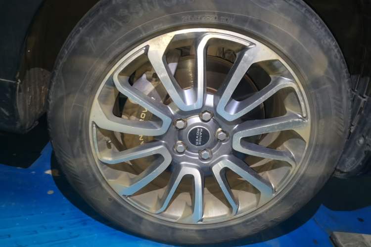 Used Land Rover Range SportNew Energy 2019 P400e HSE Right Front Wheel Hub