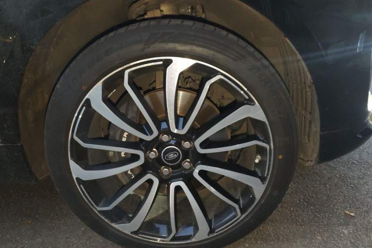 Used Land Rover Range SportNew Energy 2019 P400e HSE Right Front Wheel Hub