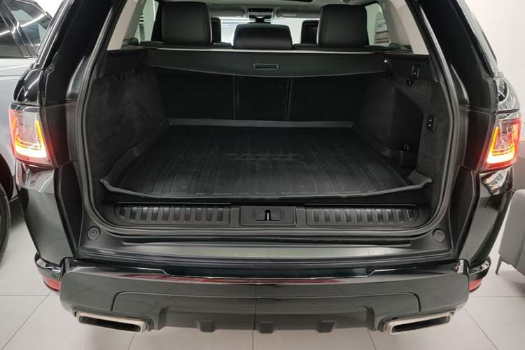 Used Land Rover Range SportNew Energy 2019 P400e HSE Trunk