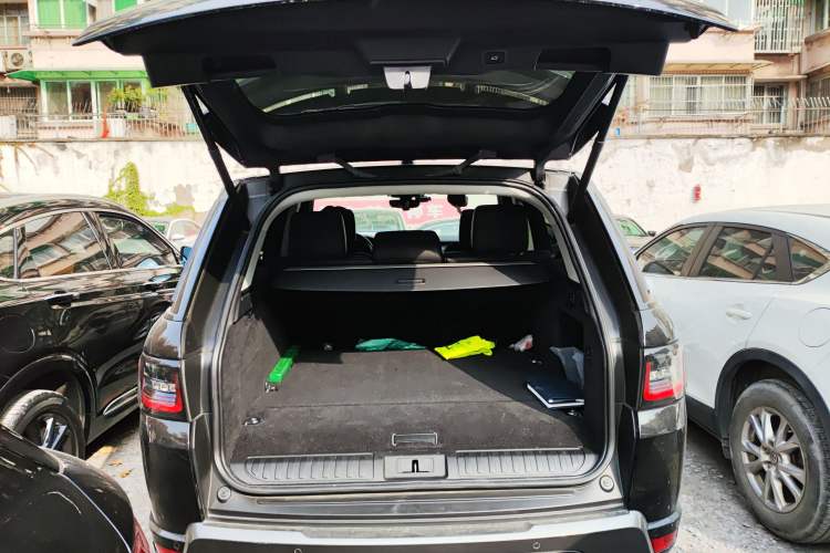 Used Land Rover Range SportNew Energy 2019 P400e HSE Trunk