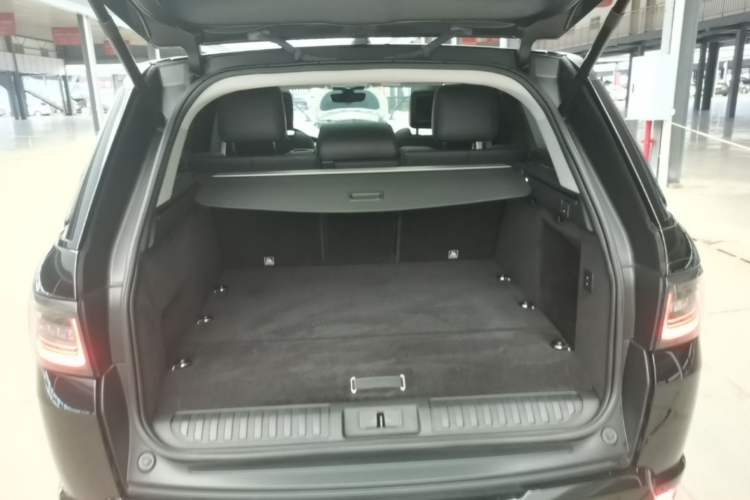 Used Land Rover Range SportNew Energy 2019 P400e HSE Trunk