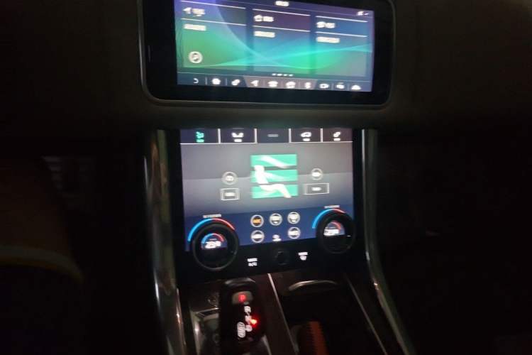 Used Land Rover Range SportNew Energy 2019 P400e HSE Audio And AC Panel