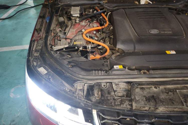 Used Land Rover Range SportNew Energy 2019 P400e HSE Engine Bay Right