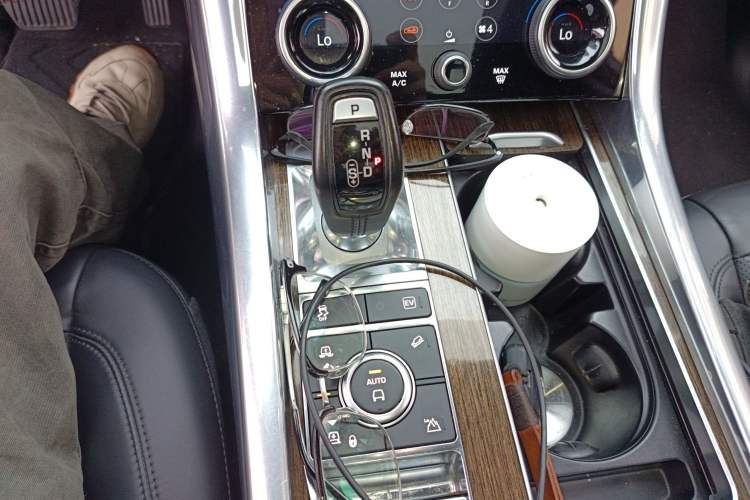 Used Land Rover Range SportNew Energy 2019 P400e HSE Gear Lever