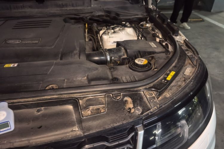Used Land Rover Range SportNew Energy 2019 P400e SE Engine Bay Left