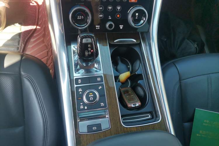 Used Land Rover Range SportNew Energy 2019 P400e SE Gear Lever