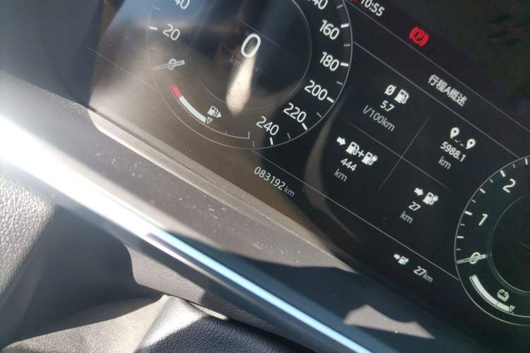 Used Land Rover Range SportNew Energy 2019 P400e SE Odometer Close Up