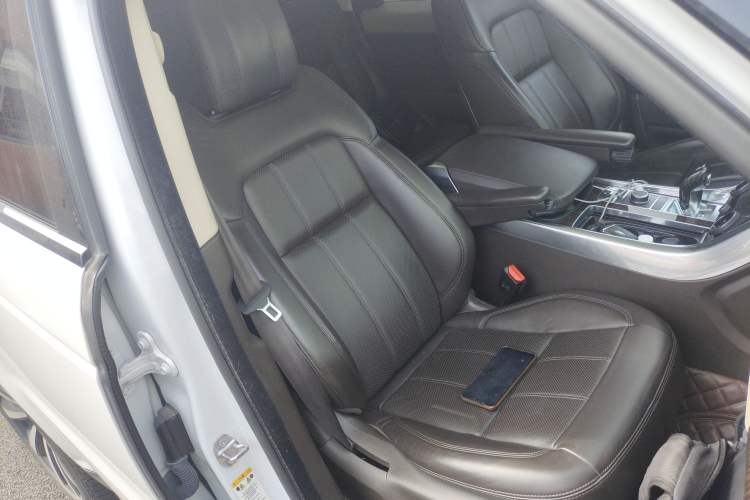Used Land Rover Range SportNew Energy 2019 P400e HSE Right Front Seat