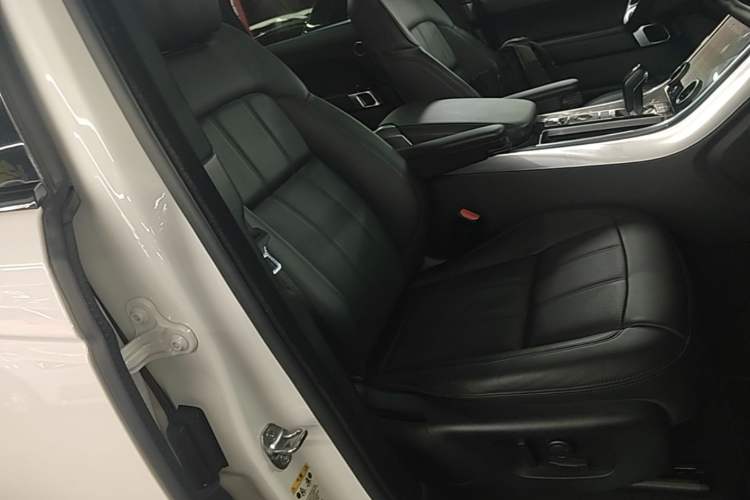Used Land Rover Range SportNew Energy 2019 P400e HSE Right Front Seat