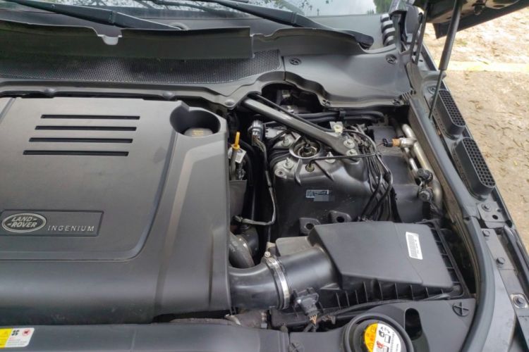 Used Land Rover Range SportNew Energy 2020 P400e SE Engine Bay Left
