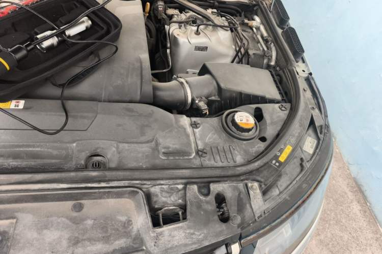 Used Land Rover Range SportNew Energy 2020 P400e SE Engine Bay Left