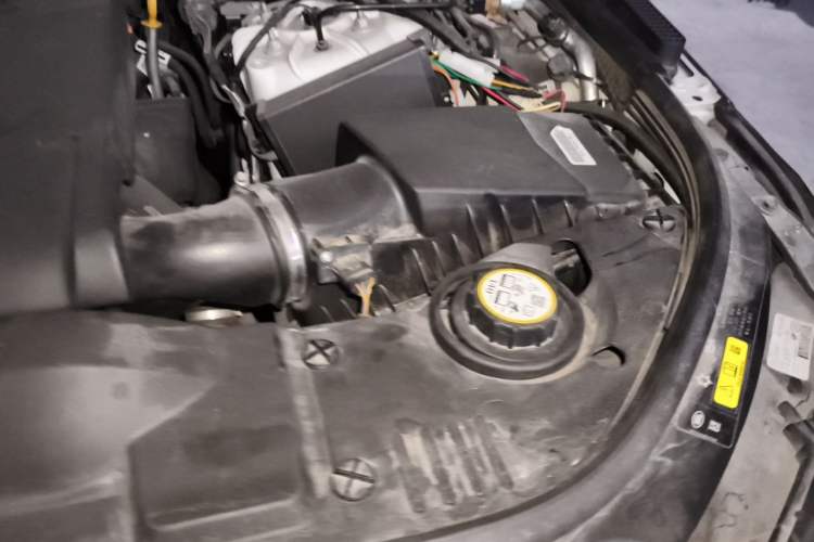 Used Land Rover Range SportNew Energy 2021 P400e SE Engine Bay Left