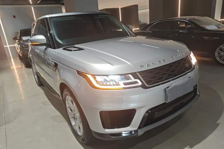 Used Land Rover Range SportNew Energy 2021 P400e SE Front Right 45 Deg