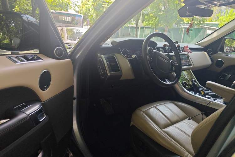 Used Land Rover Range SportNew Energy 2021 P400e SE Interior 3