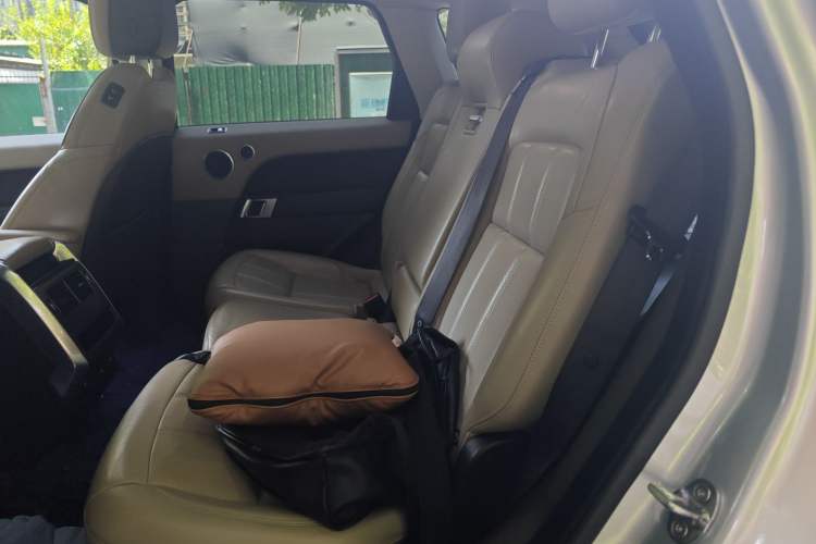 Used Land Rover Range SportNew Energy 2021 P400e SE Interior 4