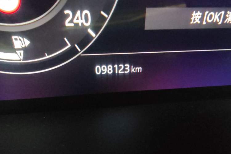 Used Land Rover Range SportNew Energy 2021 P400e SE Odometer Close Up