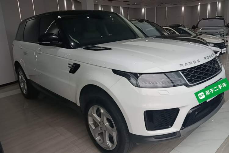 Used Land Rover Range SportNew Energy 2021 P400e SE Front Right 45 Deg