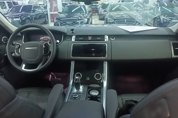 Used Land Rover Range SportNew Energy 2022 P400e SE Center Console