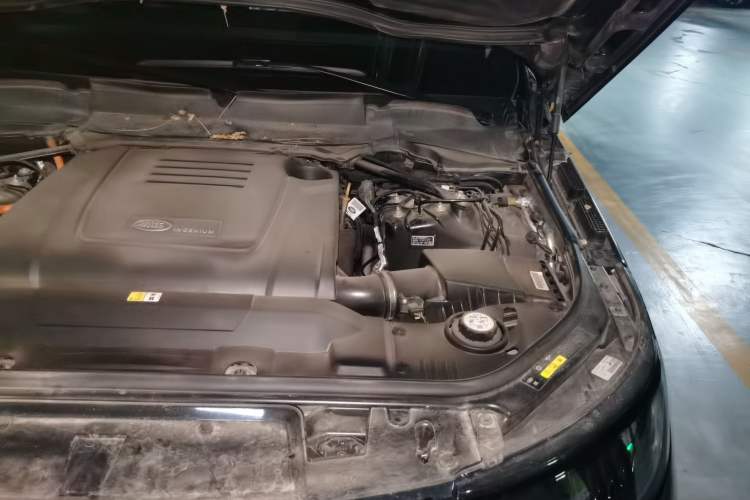 Used Land Rover Range SportNew Energy 2022 P400e SE Engine Bay Left