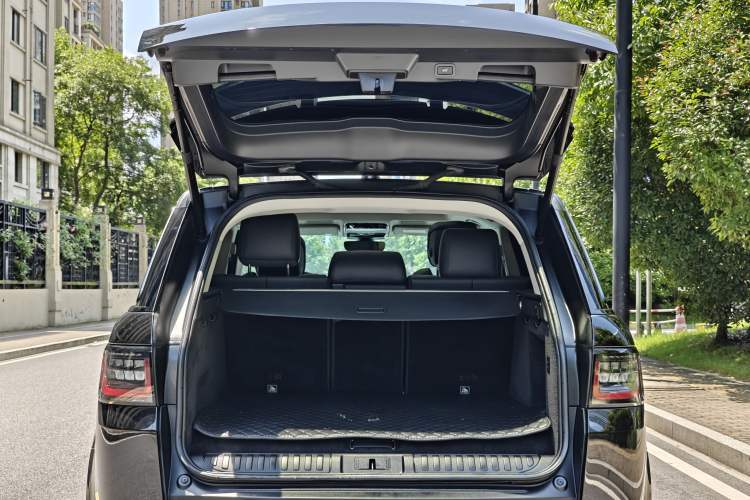 Used Land Rover Range SportNew Energy 2022 P400e SE Interior 10