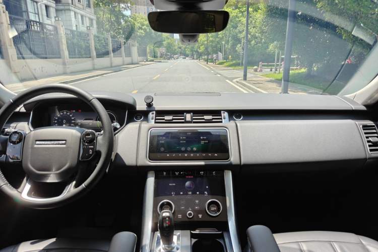 Used Land Rover Range SportNew Energy 2022 P400e SE Interior 3