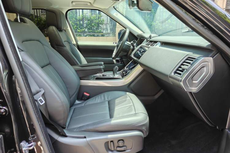 Used Land Rover Range SportNew Energy 2022 P400e SE Interior 5