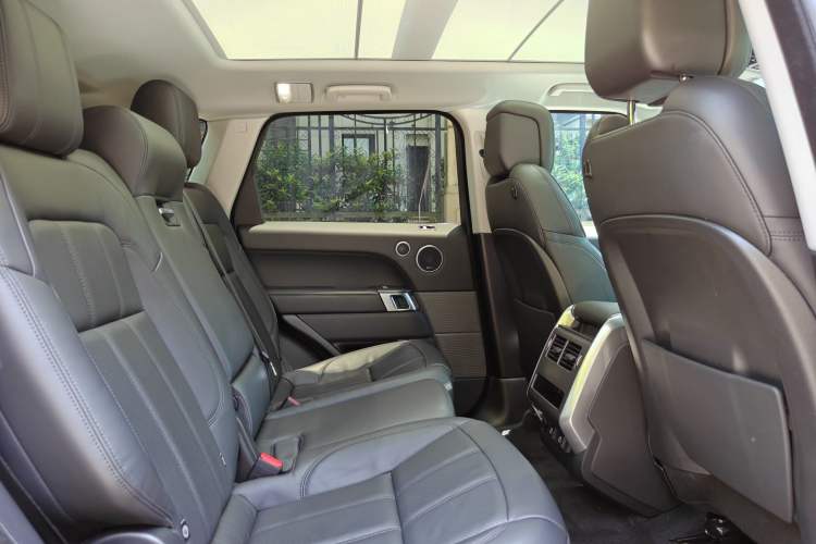 Used Land Rover Range SportNew Energy 2022 P400e SE Interior 9