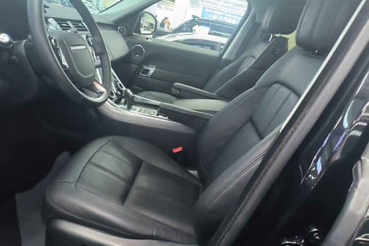 Used Land Rover Range SportNew Energy 2022 P400e SE Left Front Seat