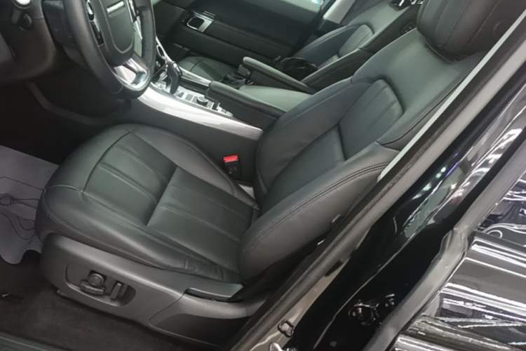 Used Land Rover Range SportNew Energy 2022 P400e SE Left Front Seat