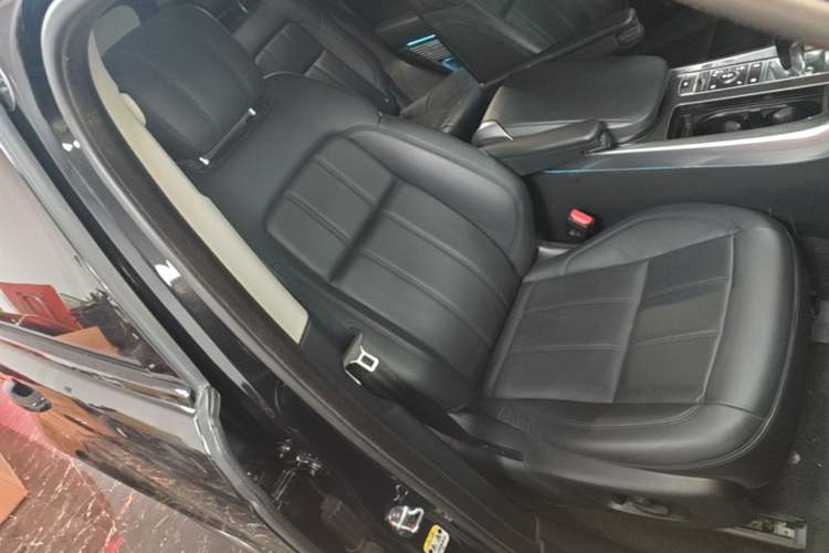 Used Land Rover Range SportNew Energy 2022 P400e SE Right Front Seat