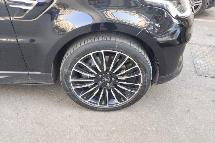Used Land Rover Range SportNew Energy 2022 P400e SE Right Front Wheel Hub