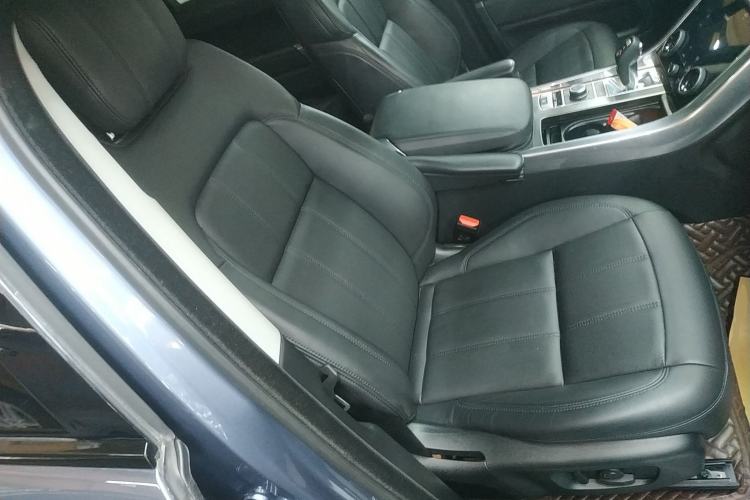 Used Land Rover Range SportNew Energy 2022 P400e SE Right Front Seat