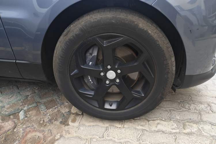 Used Land Rover Range SportNew Energy 2022 P400e SE Right Front Wheel Hub