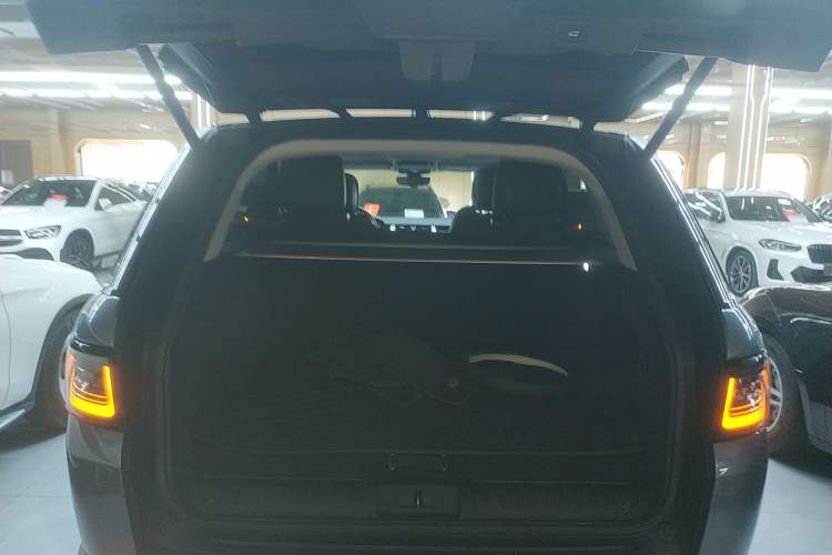 Used Land Rover Range SportNew Energy 2022 P400e SE Trunk