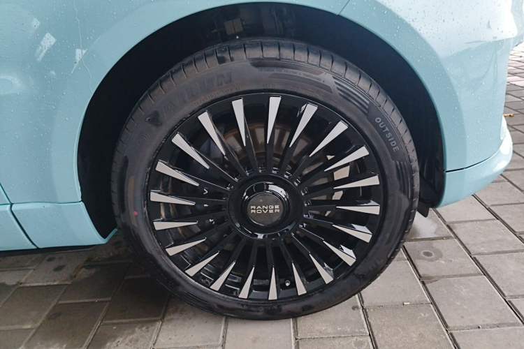 Used Land Rover Range SportNew Energy 2022 P400e SE Right Front Wheel Hub