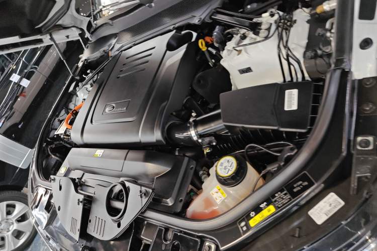 Used Land Rover Range SportNew Energy 2022 P400e SE Engine Bay