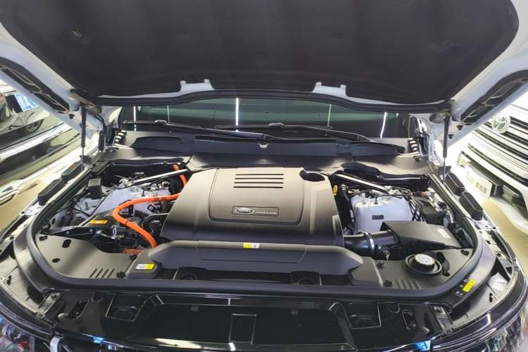 Used Land Rover Range SportNew Energy 2022 P400e SE Engine Bay