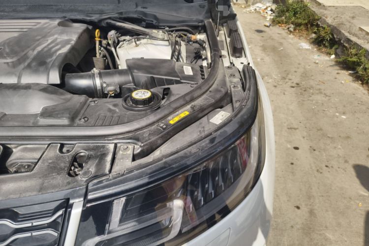 Used Land Rover Range SportNew Energy 2022 P400e SE Engine Bay Left